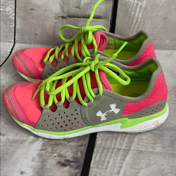 Under Armour micro g 4D foam sneaker in 5.5 - Picture 4 of 16